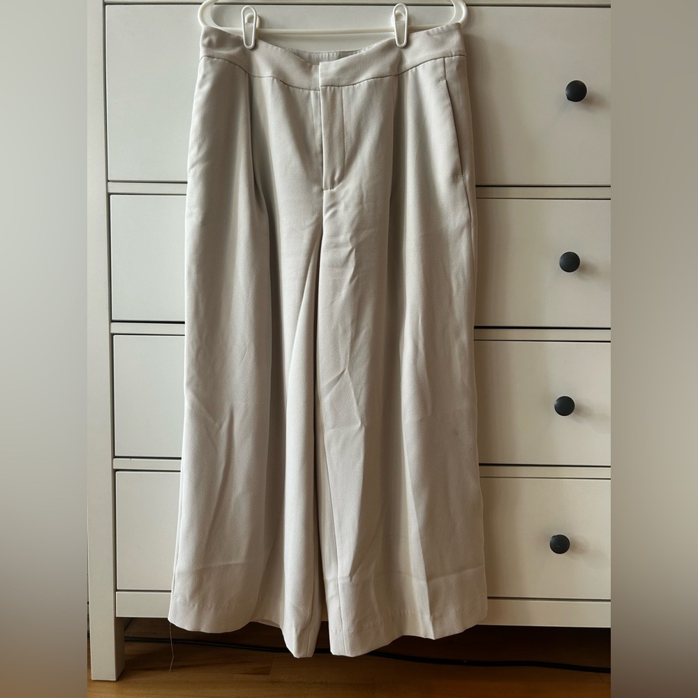 Simons Women's Cream Cropped Pants